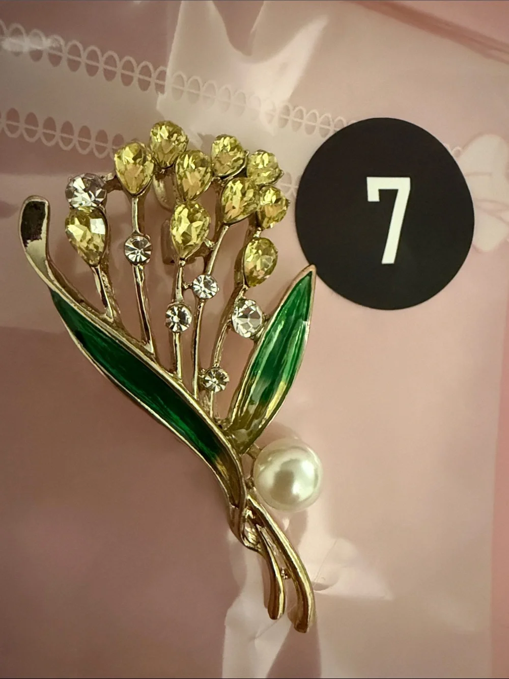 N/A brooch bundle